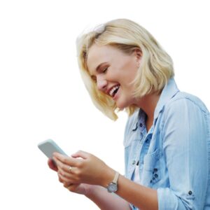 Śmiech to zdrowie. Kobieta śmieje się do telefonu.