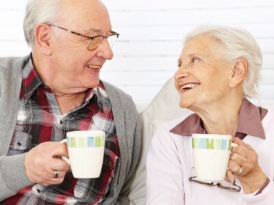 "Miłego dnia i smacznej kawusi!" – skąd u seniorów upodobanie do takich memów?